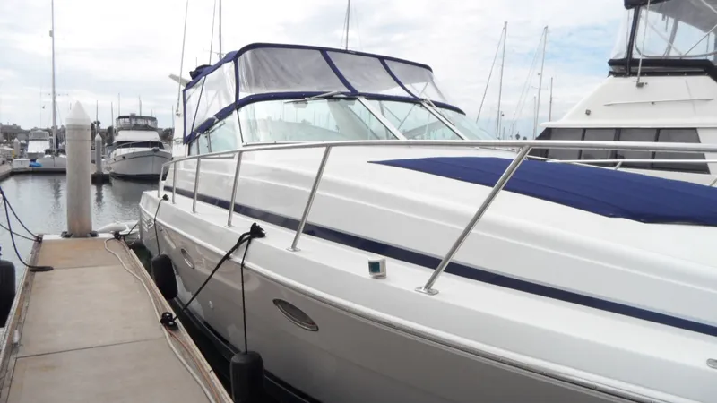 1998 Trojan 400 Express by Carver