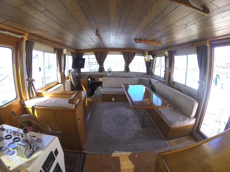 Salon looking aft
