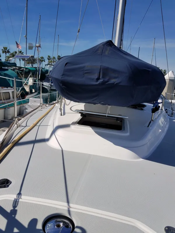 2007 Hunter 44 Deck Salon