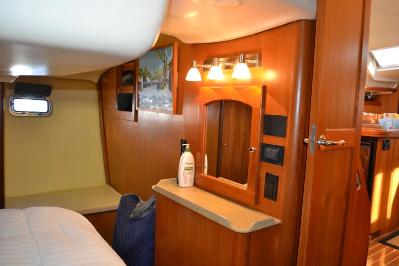 2007 Hunter 44 Deck Salon