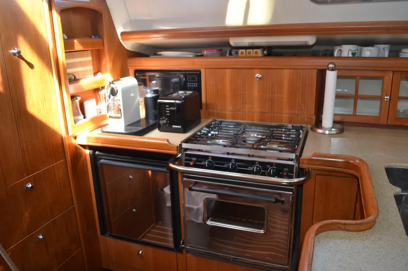 2007 Hunter 44 Deck Salon
