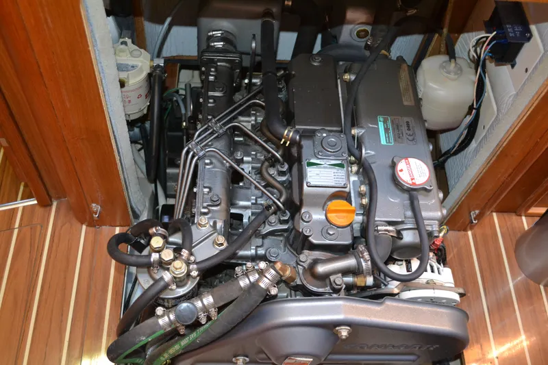 2007 Hunter 44 Deck Salon