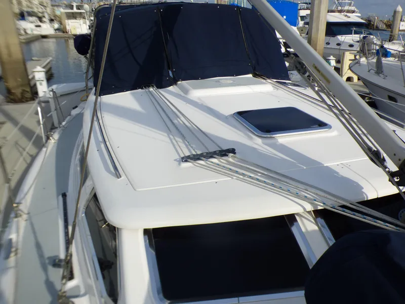 2007 Hunter 44 Deck Salon