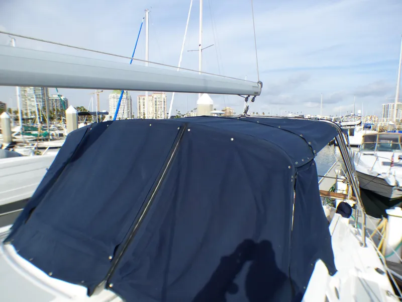 2007 Hunter 44 Deck Salon