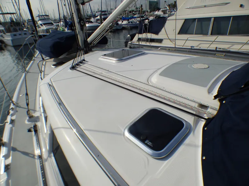 2007 Hunter 44 Deck Salon