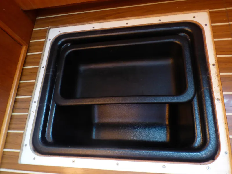 2007 Hunter 44 Deck Salon