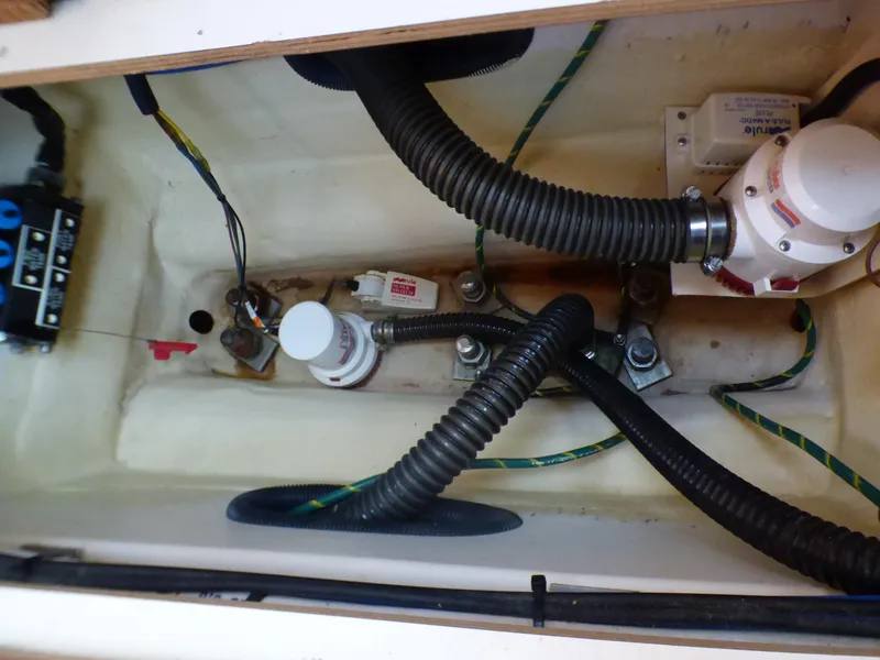 2007 Hunter 44 Deck Salon