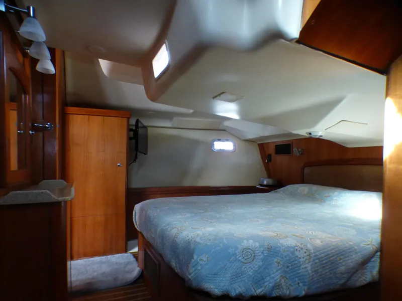 2007 Hunter 44 Deck Salon