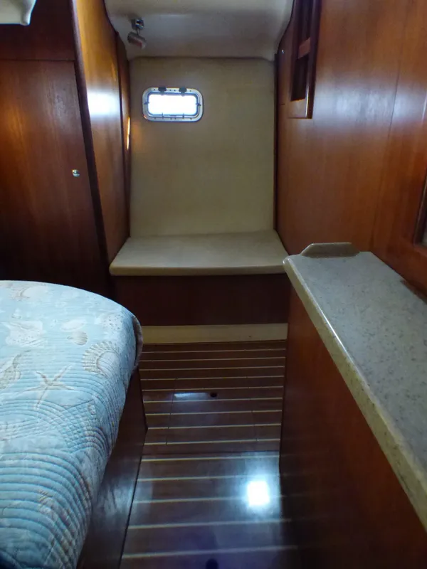 2007 Hunter 44 Deck Salon