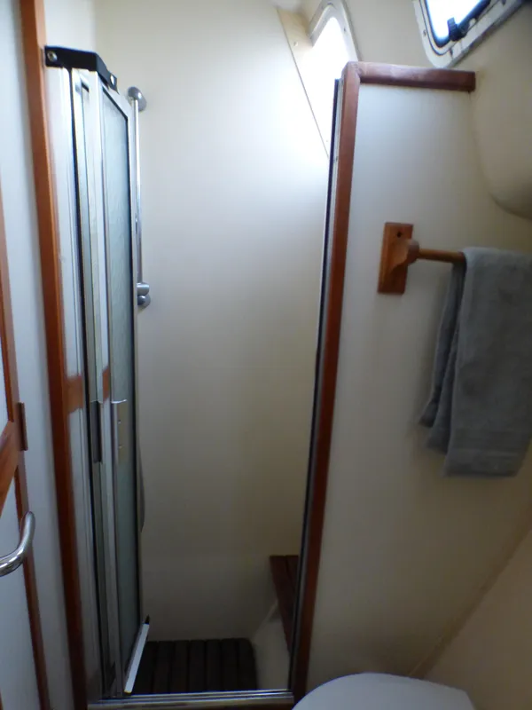 2007 Hunter 44 Deck Salon