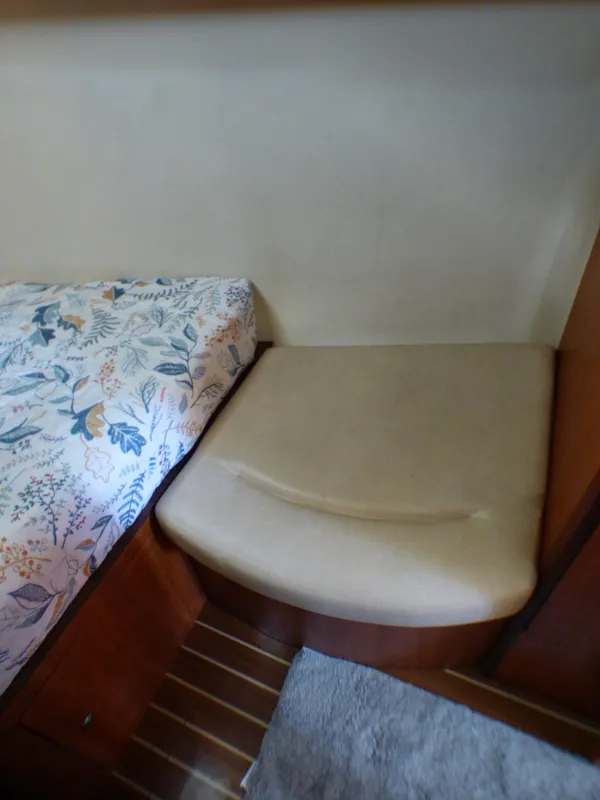 2007 Hunter 44 Deck Salon