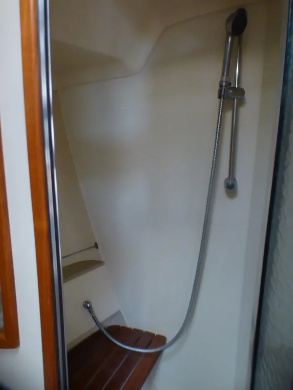 2007 Hunter 44 Deck Salon