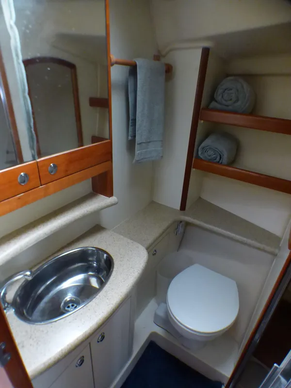 2007 Hunter 44 Deck Salon