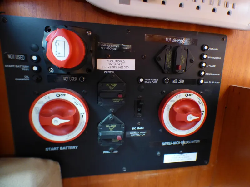 2007 Hunter 44 Deck Salon