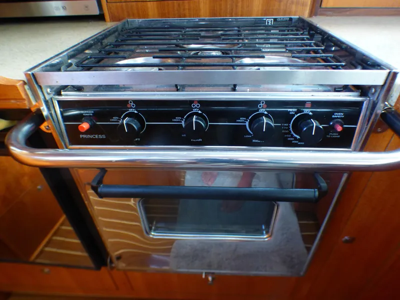 2007 Hunter 44 Deck Salon