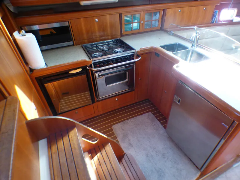 2007 Hunter 44 Deck Salon
