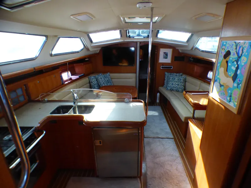 2007 Hunter 44 Deck Salon