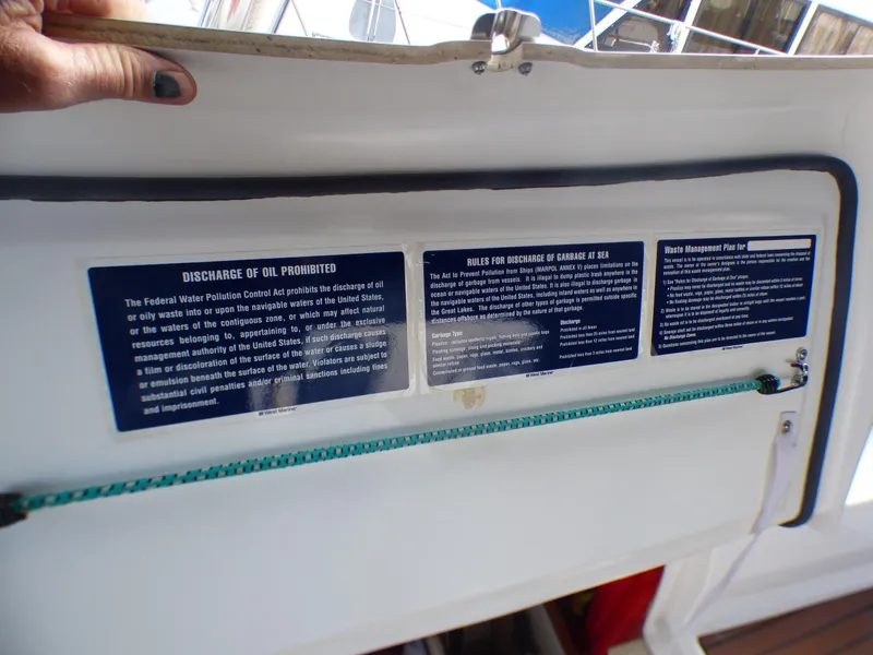 2007 Hunter 44 Deck Salon