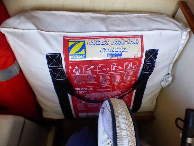 2007 Hunter 44 Deck Salon