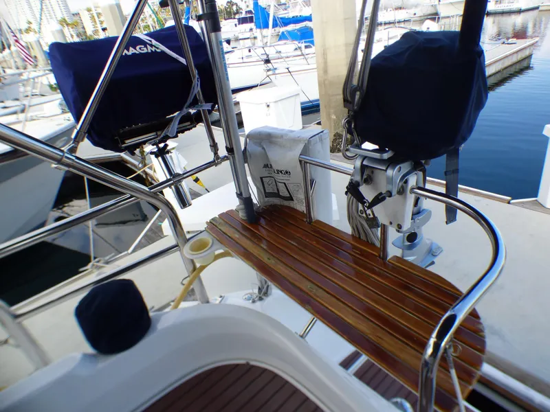 2007 Hunter 44 Deck Salon