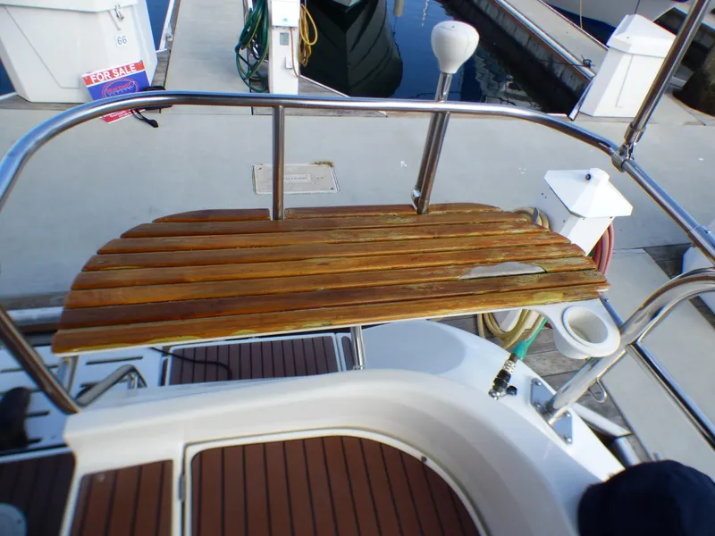 2007 Hunter 44 Deck Salon
