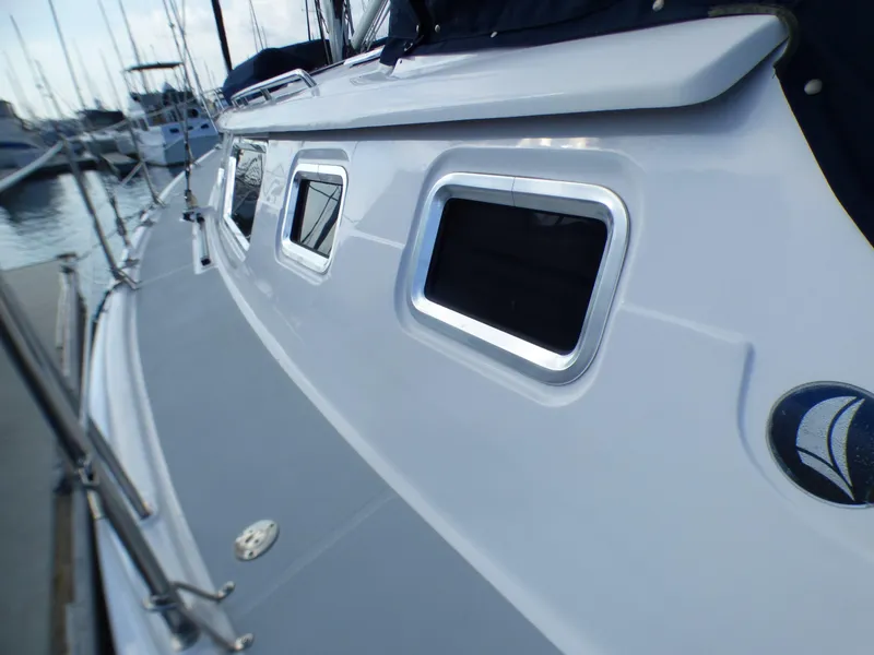 2007 Hunter 44 Deck Salon