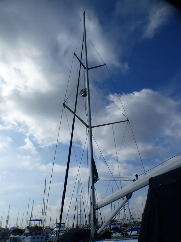 2007 Hunter 44 Deck Salon
