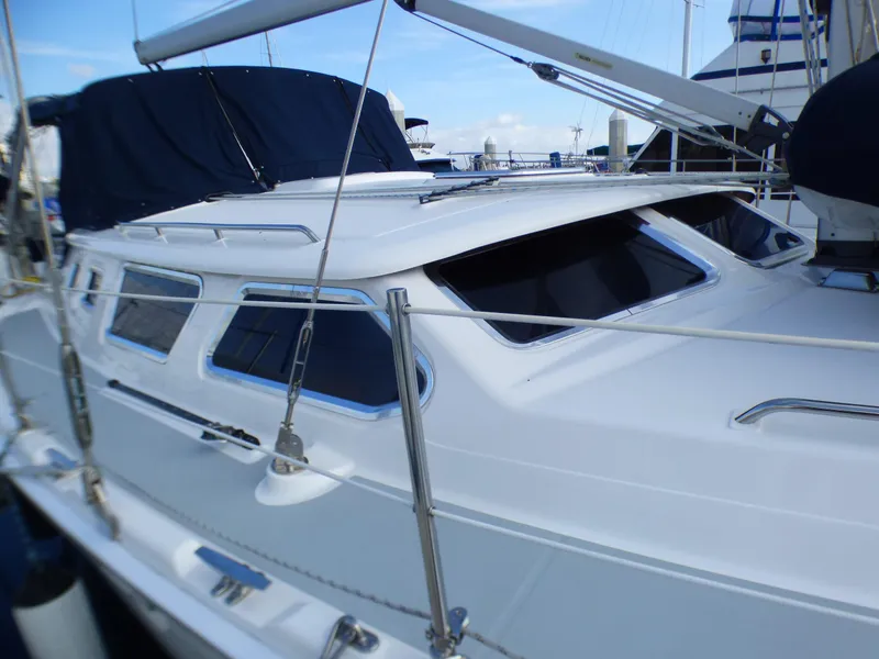 2007 Hunter 44 Deck Salon