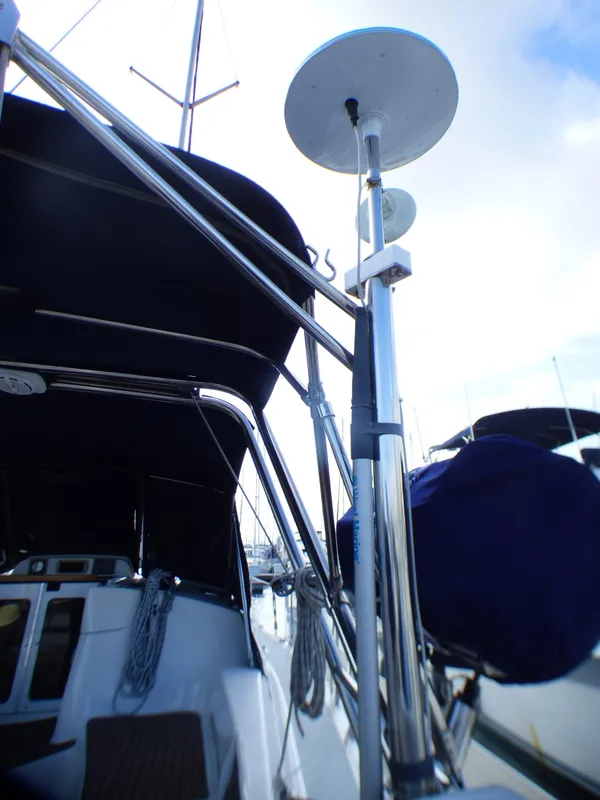 2007 Hunter 44 Deck Salon