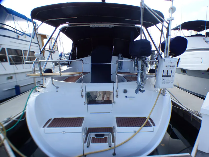2007 Hunter 44 Deck Salon