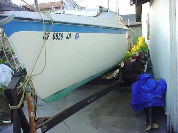 1984 MacGregor - Retracting Keel & trailer