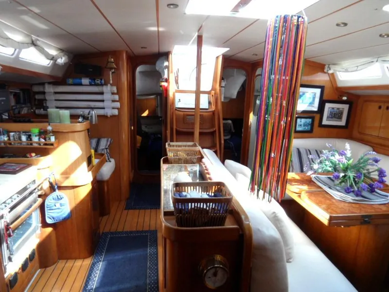 1988 Beneteau Oceanis 3 stateroom