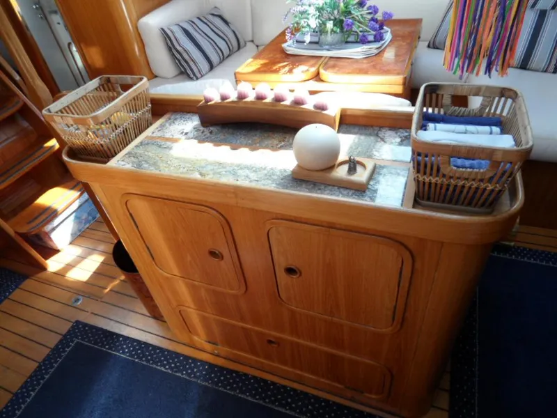 1988 Beneteau Oceanis 3 stateroom