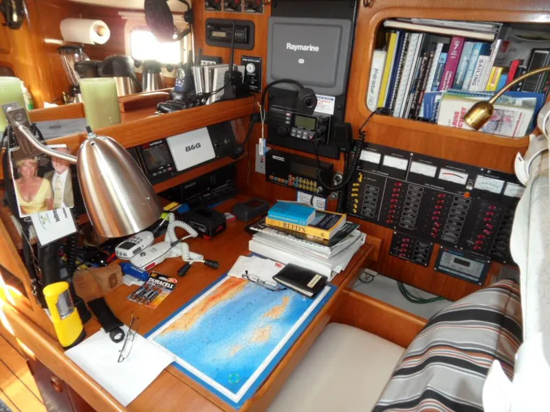 1988 Beneteau Oceanis 3 stateroom