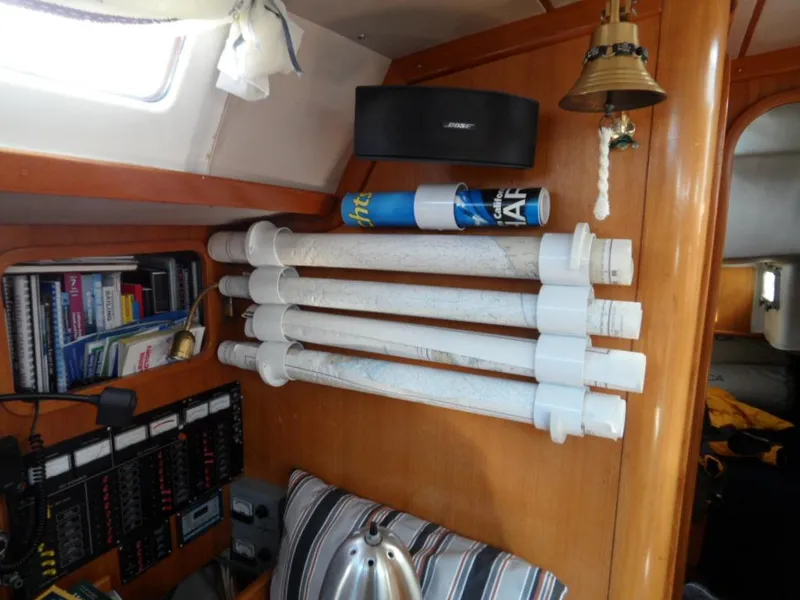 1988 Beneteau Oceanis 3 stateroom
