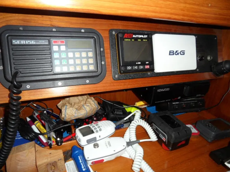1988 Beneteau Oceanis 3 stateroom