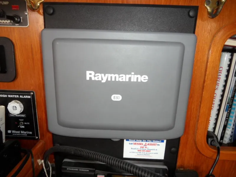 1988 Beneteau Oceanis 3 stateroom