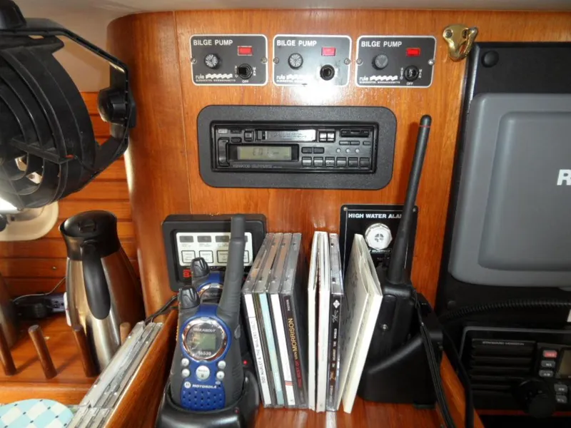 1988 Beneteau Oceanis 3 stateroom