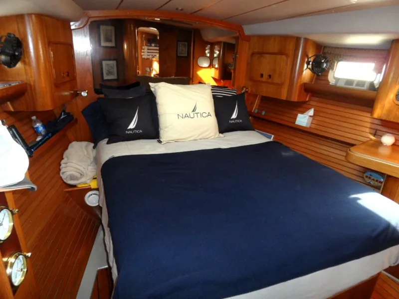 1988 Beneteau Oceanis 3 stateroom