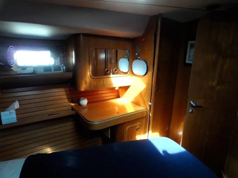 1988 Beneteau Oceanis 3 stateroom