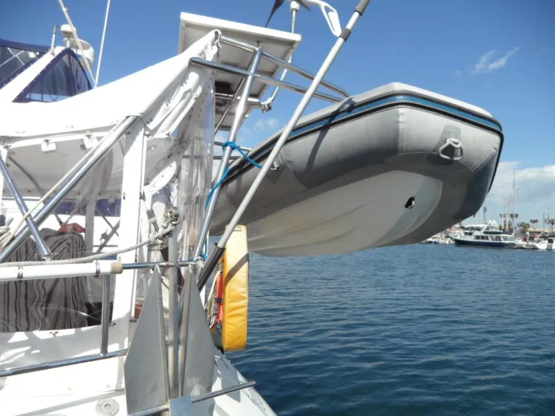 1988 Beneteau Oceanis 3 stateroom