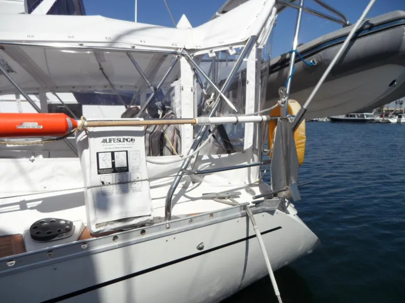 1988 Beneteau Oceanis 3 stateroom