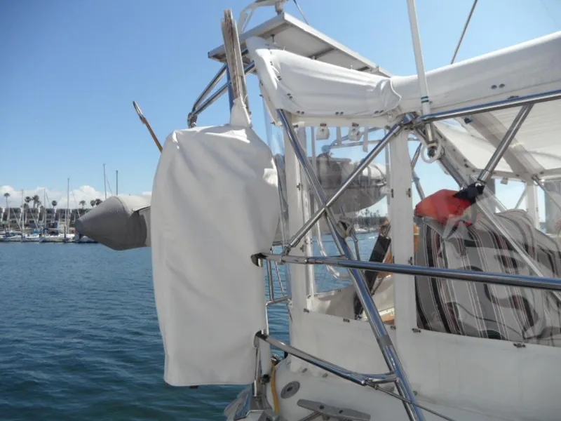 1988 Beneteau Oceanis 3 stateroom