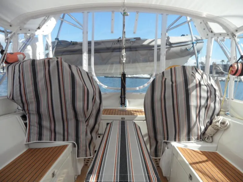 1988 Beneteau Oceanis 3 stateroom