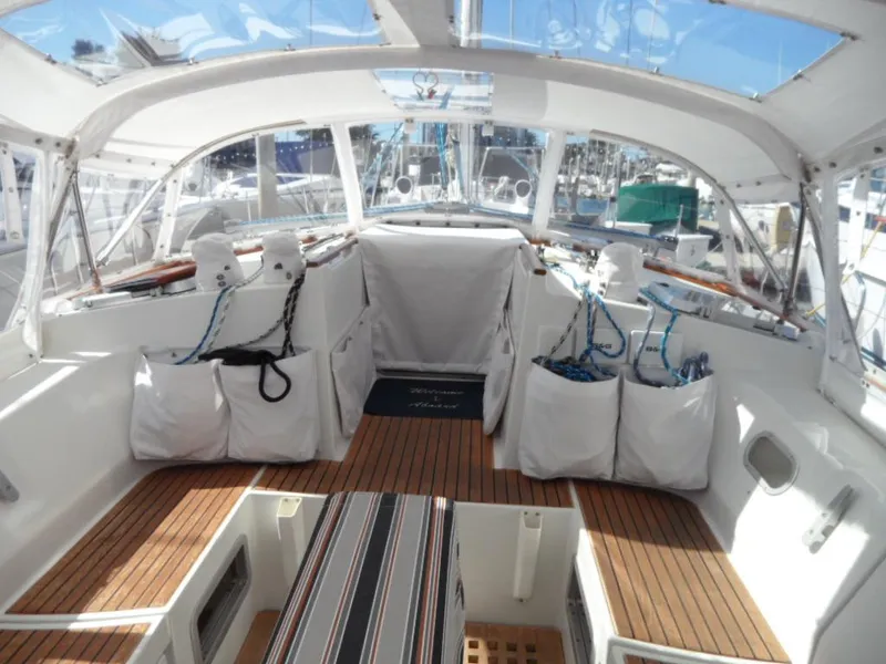 1988 Beneteau Oceanis 3 stateroom