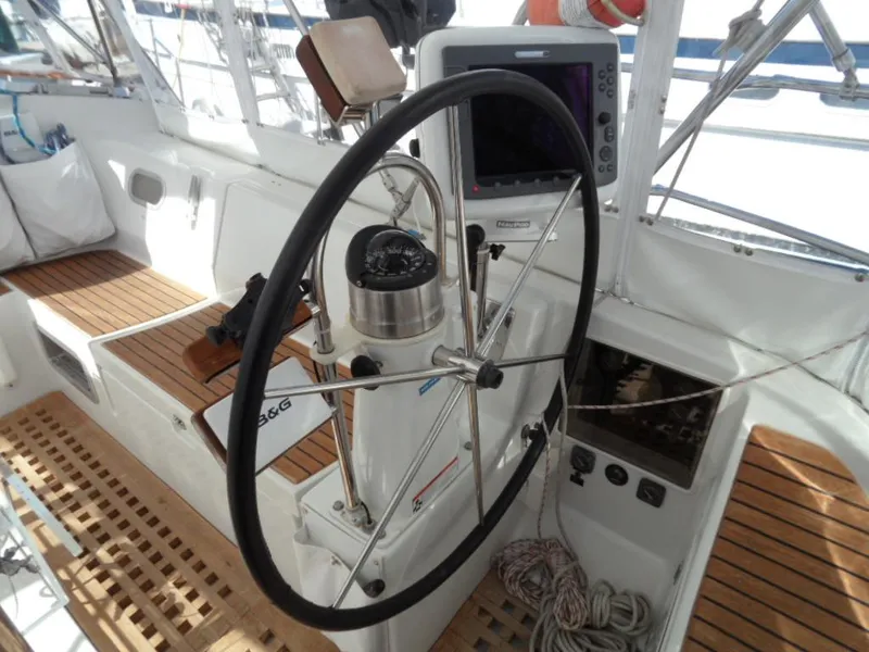 1988 Beneteau Oceanis 3 stateroom