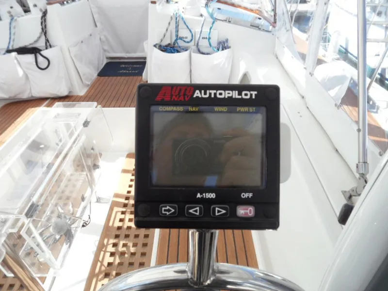 1988 Beneteau Oceanis 3 stateroom
