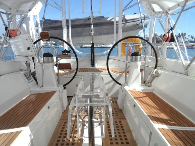 1988 Beneteau Oceanis 3 stateroom