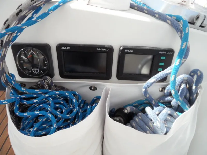 1988 Beneteau Oceanis 3 stateroom