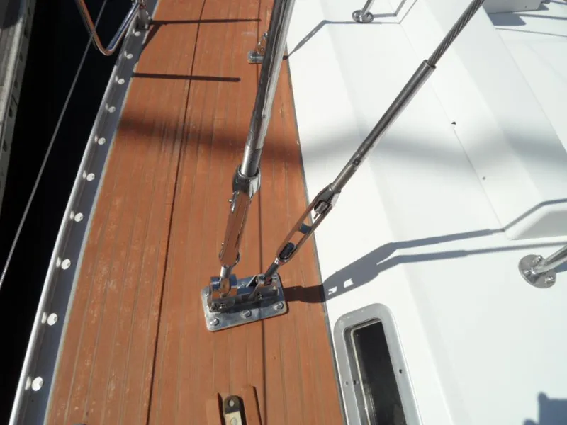1988 Beneteau Oceanis 3 stateroom